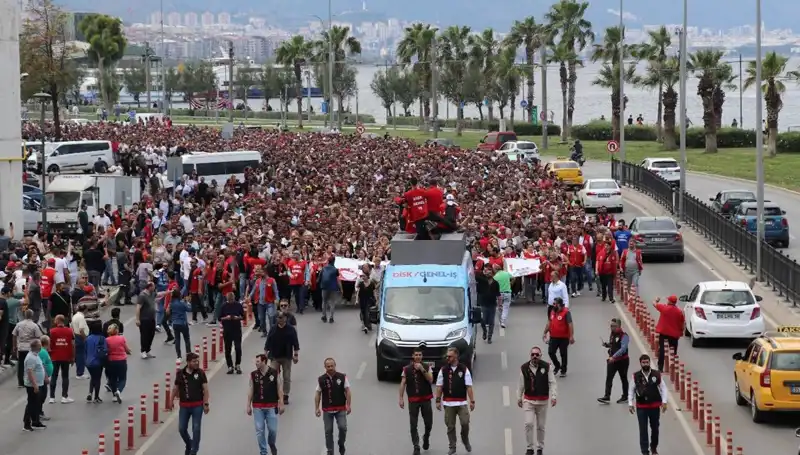 İzmir'deki Grevde Kriz Derinleşiyor: Sendikalar ve Hükümet Arasında Gerilim Tırmanıyor
