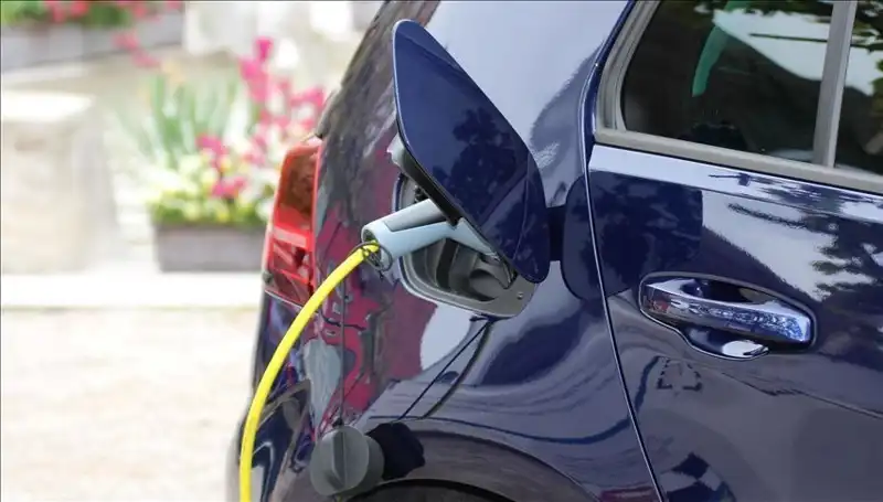 Elektrikli Araç Devrimi: Yeni Model 1500 Kilometre Menzil Sunuyor!