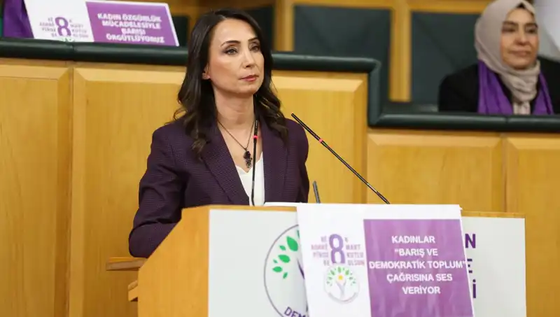 Tülay Hatimoğulları: Politikanın Parlayan Yıldızı ve DEM Parti Eş Genel Başkanı