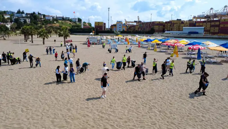 Plajlarda Yapılan Çevre Temizliği Faaliyetleri Denizdeki Geleceğe Işık Tutuyor