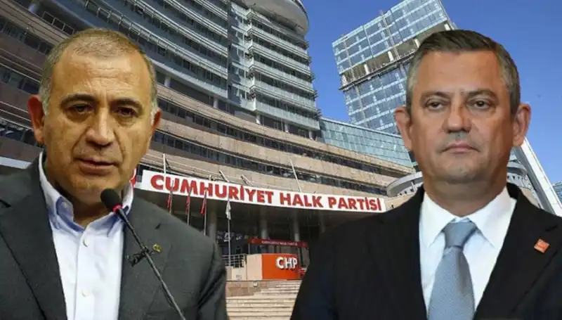 CHP Kuruluş Töreninde Tansiyon Yükseliyor: Özgür Özel ve Tekin Buluşması