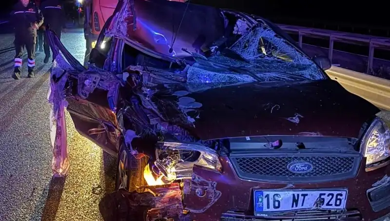 Afyonkarahisar'da Otomobil ve TIR Çarpıştı: 4 Yaralı, Kaza Anına Şahitlik Edenler Konuştu