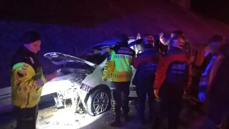 Bariyer Kazasında Dört Kişi Yaralandı: Detaylar ve Son Gelişmeler