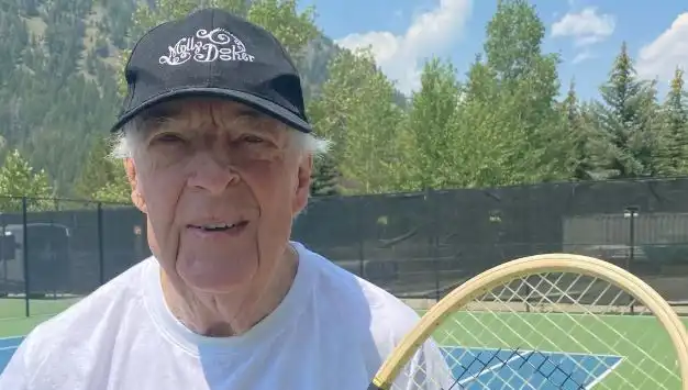 Avustralyalı Tenis Efsanesi Fred Stolle Hayatını Kaybetti: Spor Dünyasında Derin Bir Yas
