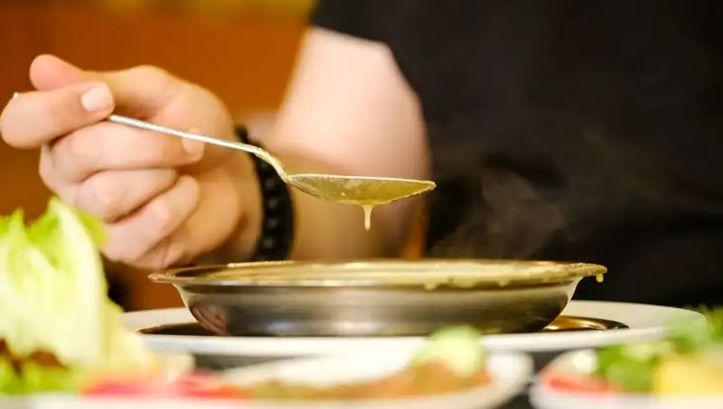 Akşam Yemek Saatinin Önemi ve Sağlıklı Saat Seçiminin Etkileri